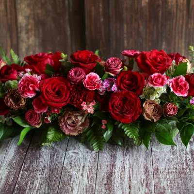 TABLE FLOWER – RED ROSE GARLAND